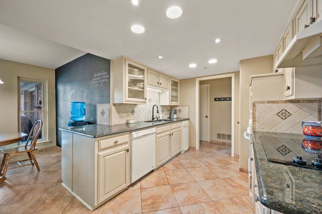 2621 Sedgeway Lane, Carrollton, TX 75006