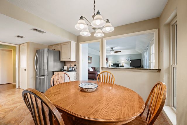 2621 Sedgeway Lane, Carrollton, TX 75006