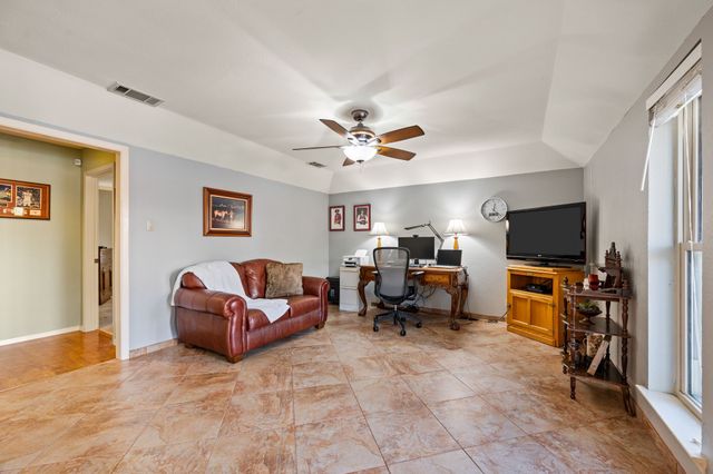 2621 Sedgeway Lane, Carrollton, TX 75006