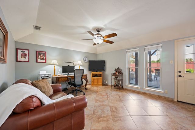 2621 Sedgeway Lane, Carrollton, TX 75006