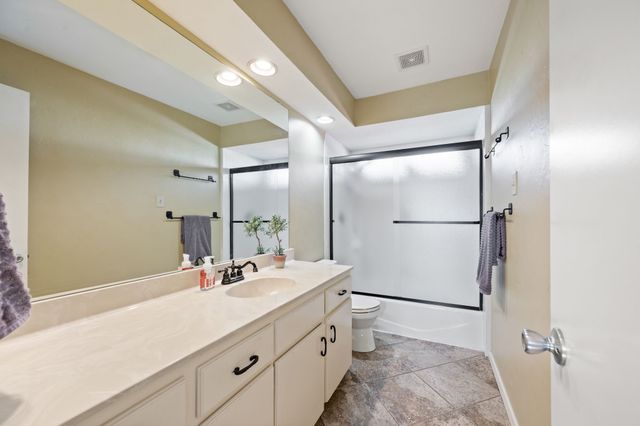 2621 Sedgeway Lane, Carrollton, TX 75006