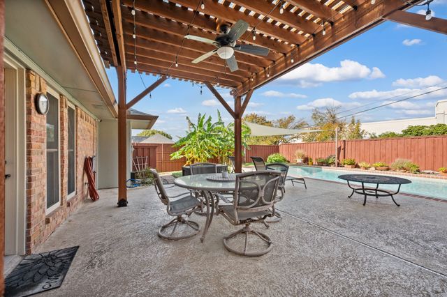 2621 Sedgeway Lane, Carrollton, TX 75006