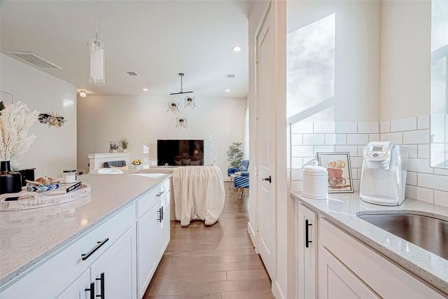 6021 Cypress Street, Houston, TX 77074
