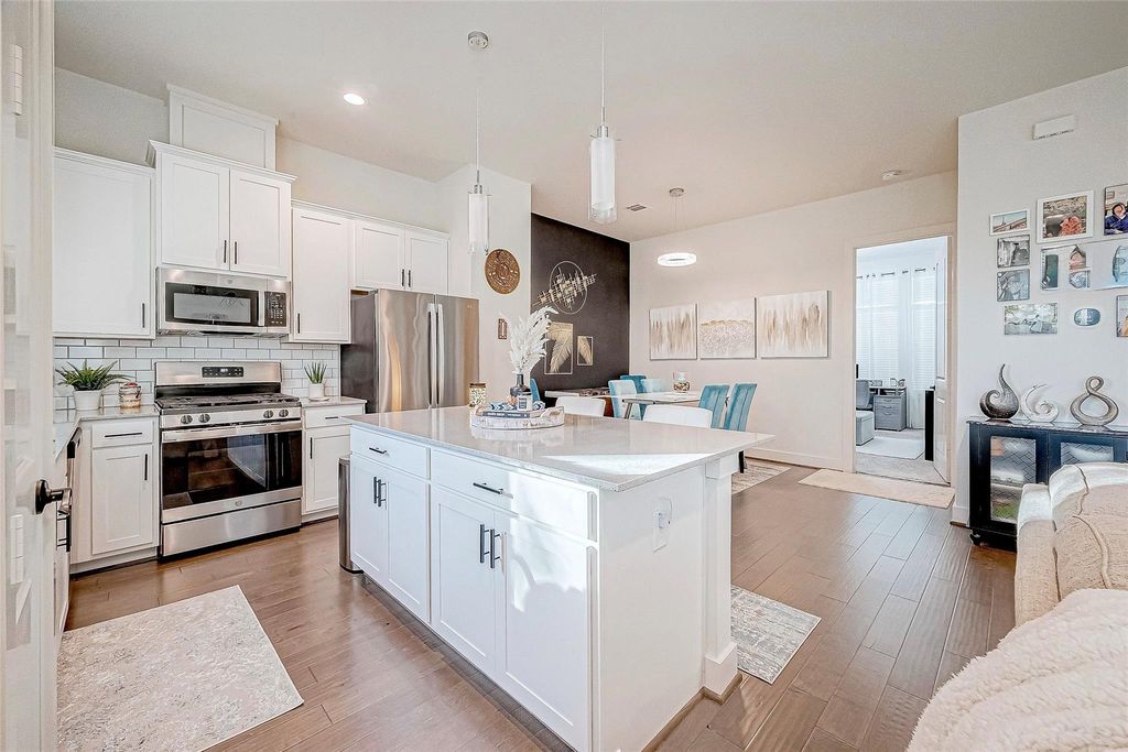6021 Cypress Street, Houston, TX 77074
