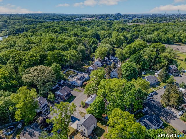 180 Dupont Place, Bridgeport, CT 06611