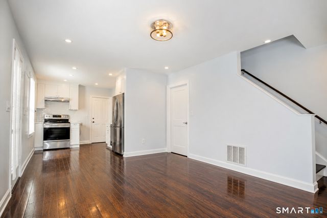 180 Dupont Place, Bridgeport, CT 06611