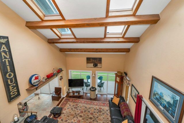 86 Corliss Hill Road, Meredith, NH 03253