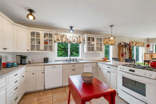 86 Corliss Hill Road, Meredith, NH 03253