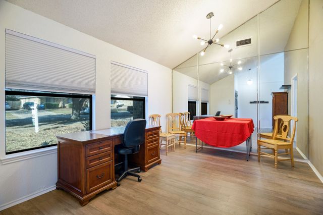802 Blessing Creek Drive, Euless, TX 76039