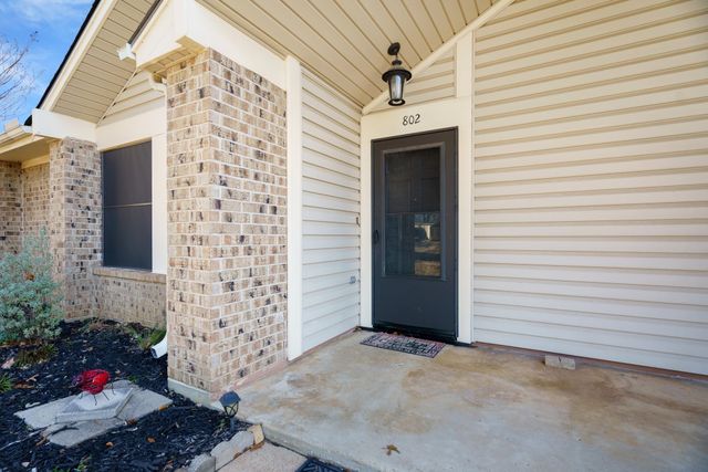 802 Blessing Creek Drive, Euless, TX 76039