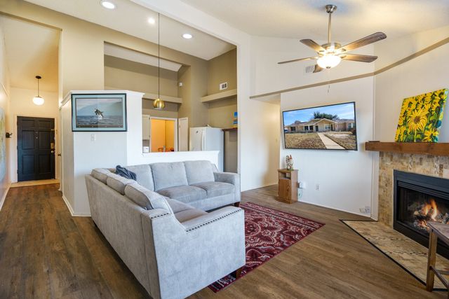 802 Blessing Creek Drive, Euless, TX 76039