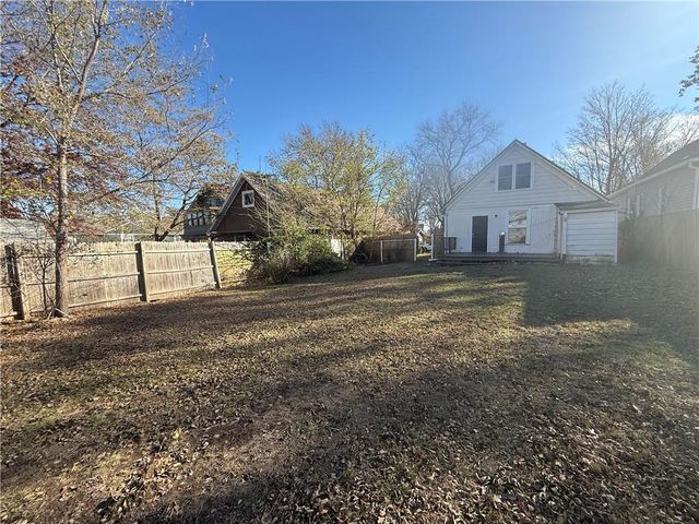 920 W 42nd Street, Kansas City, MO 64111