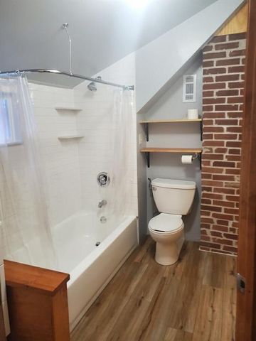 920 W 42nd Street, Kansas City, MO 64111