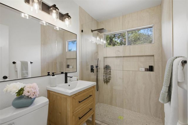 6904 Langston DR, Austin, TX 78723