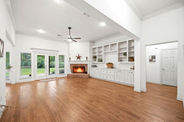 5925 Ranch Lake Drive, Magnolia, TX 77354