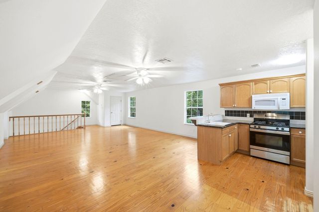 5925 Ranch Lake Drive, Magnolia, TX 77354