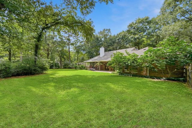 5925 Ranch Lake Drive, Magnolia, TX 77354