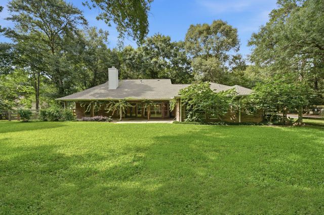 5925 Ranch Lake Drive, Magnolia, TX 77354