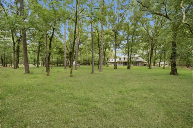 5925 Ranch Lake Drive, Magnolia, TX 77354