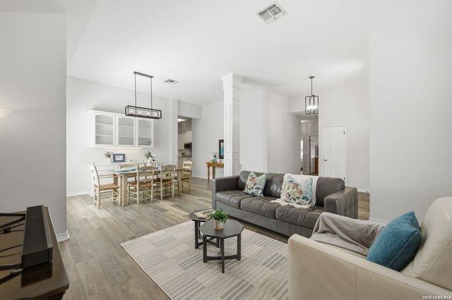 9710 Mid Circle, San Antonio, TX 78230