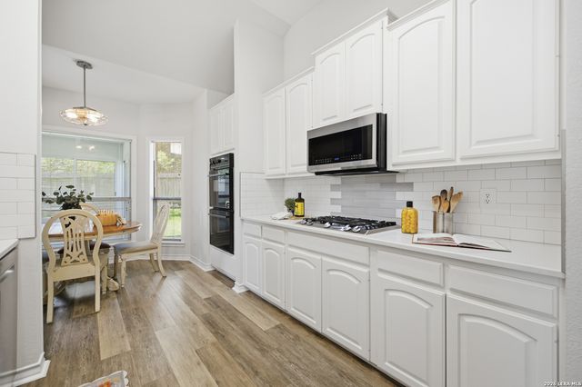 9710 Mid Circle, San Antonio, TX 78230