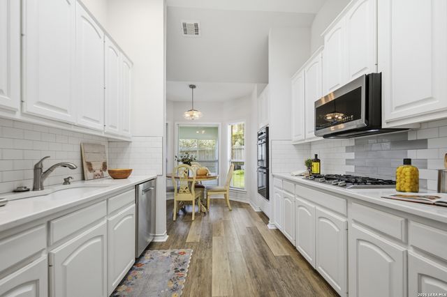 9710 Mid Circle, San Antonio, TX 78230