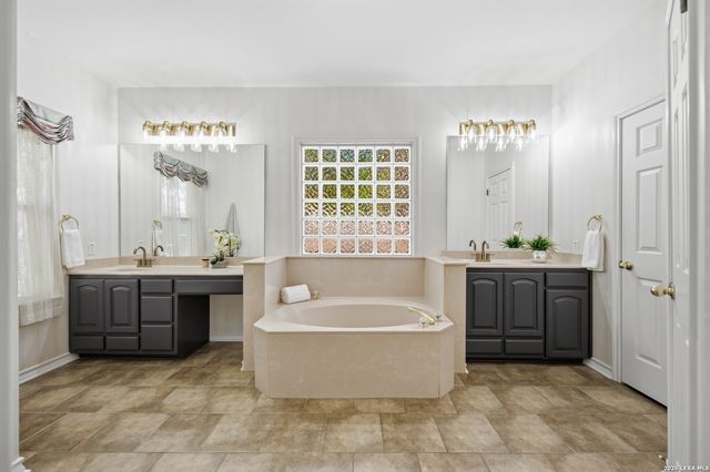 9710 Mid Circle, San Antonio, TX 78230