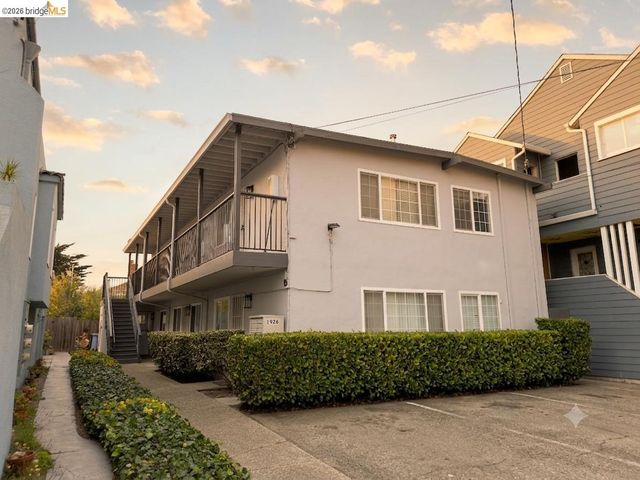 1926 Alcatraz Ave, Berkeley, CA 94703