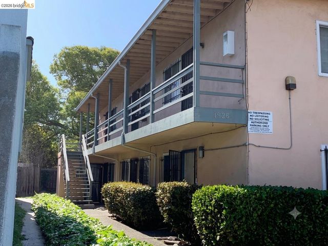1926 Alcatraz Ave, Berkeley, CA 94703