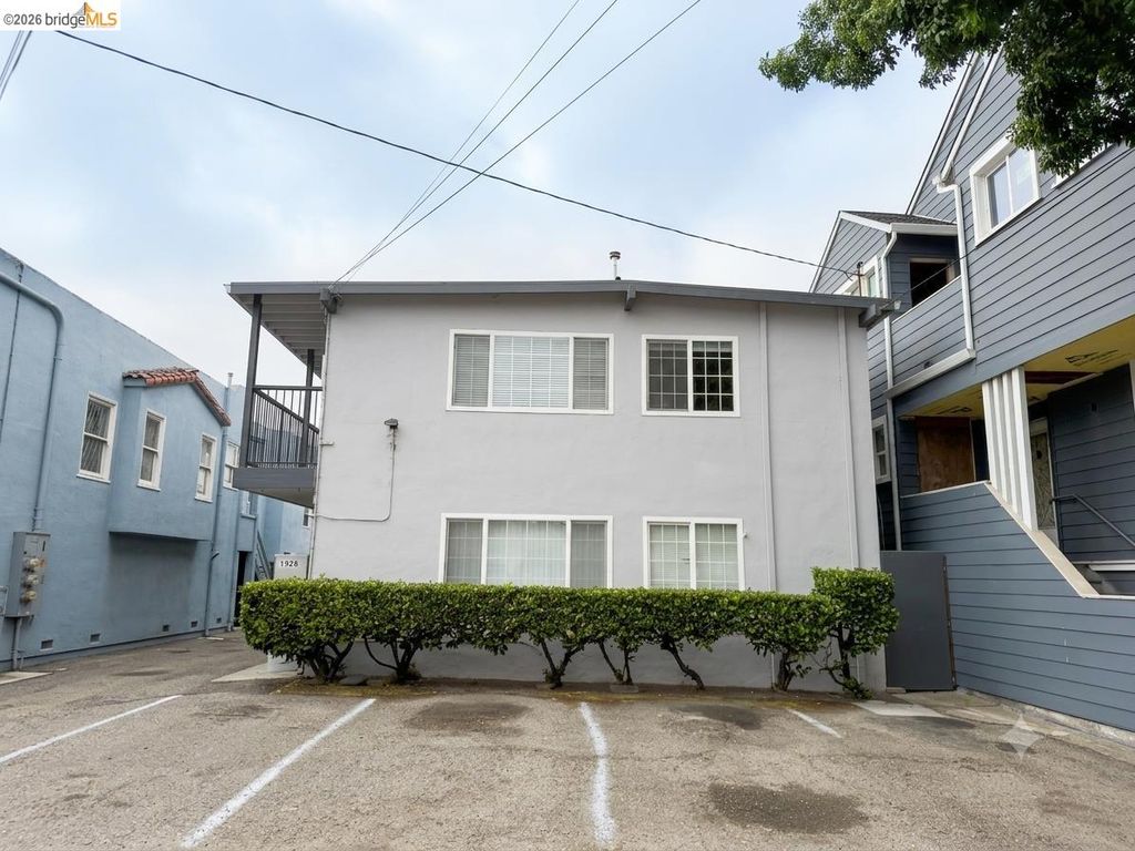 1926 Alcatraz Ave, Berkeley, CA 94703