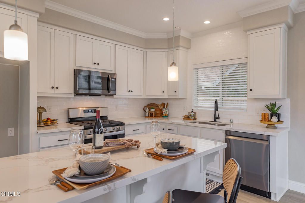 Image 13 of property listing at 125 N Alvarado Street, Ojai, CA 93023