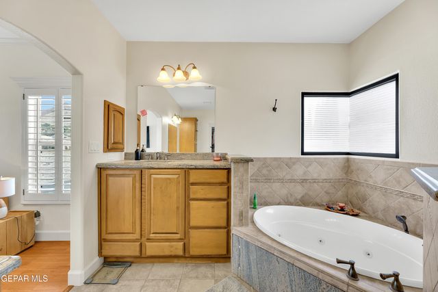 5536 Ventana Del Sol Drive, El Paso, TX 79912