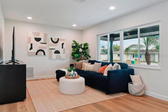 9210 108TH STREET, Seminole, FL 33772