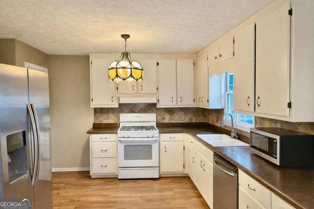 606 Wood Ridge Drive, Woodstock, GA 30189