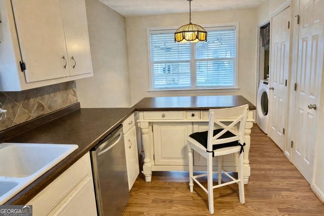 606 Wood Ridge Drive, Woodstock, GA 30189