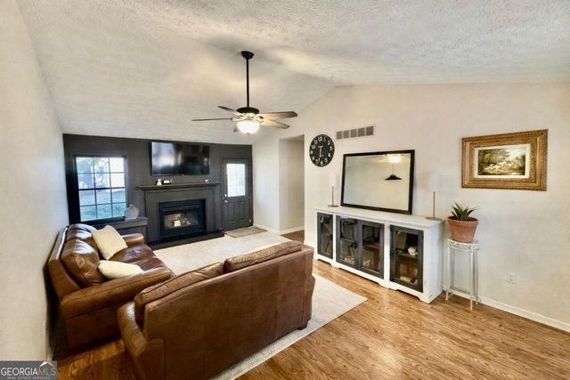 606 Wood Ridge Drive, Woodstock, GA 30189