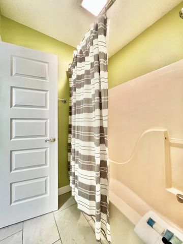 1006 U.S. 98 132, Destin, FL 32541