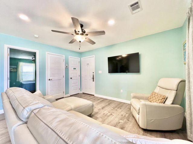 1006 U.S. 98 132, Destin, FL 32541