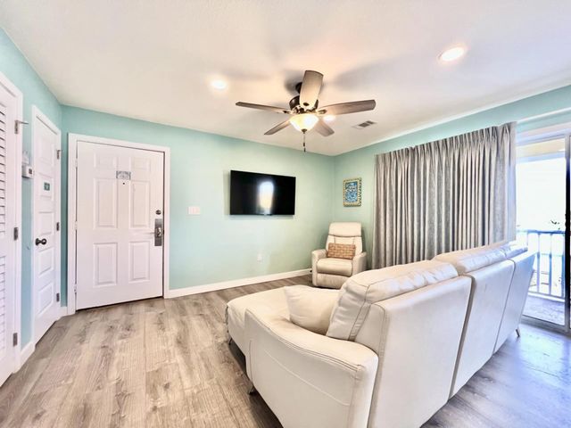 1006 U.S. 98 132, Destin, FL 32541