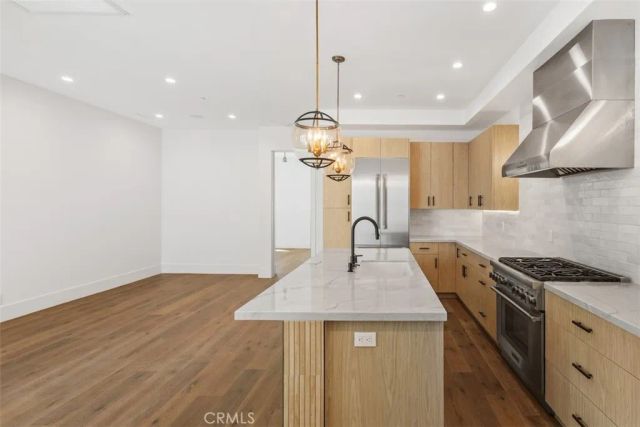 515 Jasmine Avenue, Newport Beach, CA 92625