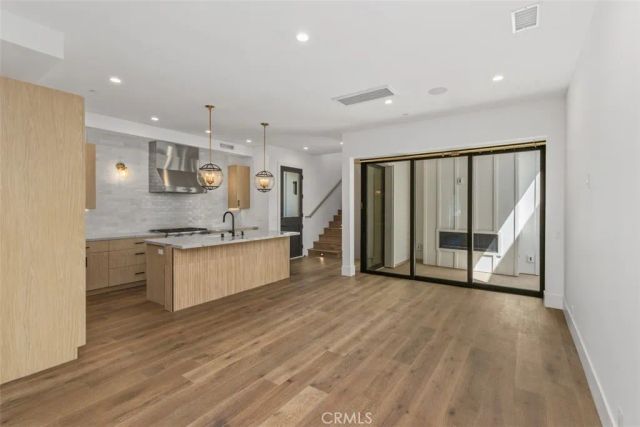 515 Jasmine Avenue, Newport Beach, CA 92625