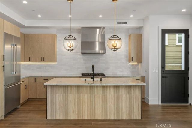 515 Jasmine Avenue, Newport Beach, CA 92625