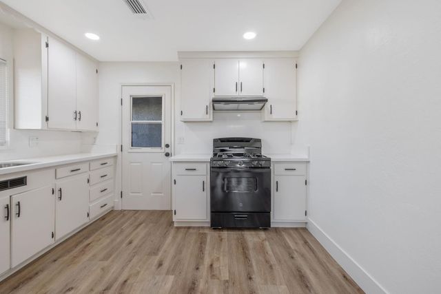 1246 E Buckingham Way, Fresno, CA 93704