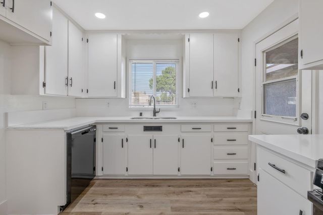 1246 E Buckingham Way, Fresno, CA 93704