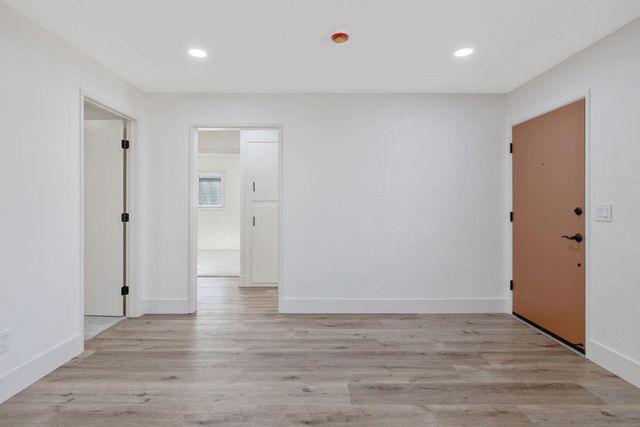 1246 E Buckingham Way, Fresno, CA 93704