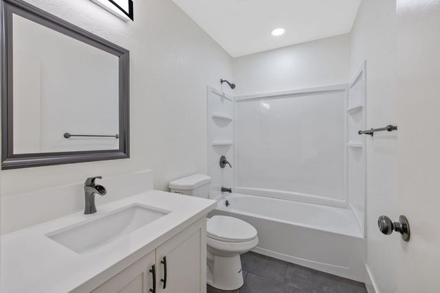 1246 E Buckingham Way, Fresno, CA 93704