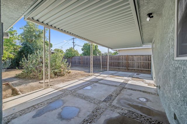 1246 E Buckingham Way, Fresno, CA 93704