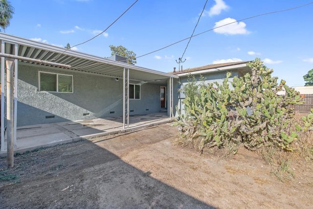 1246 E Buckingham Way, Fresno, CA 93704