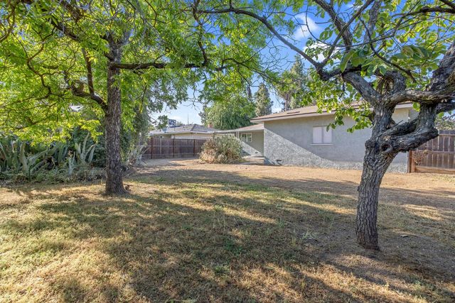 1246 E Buckingham Way, Fresno, CA 93704