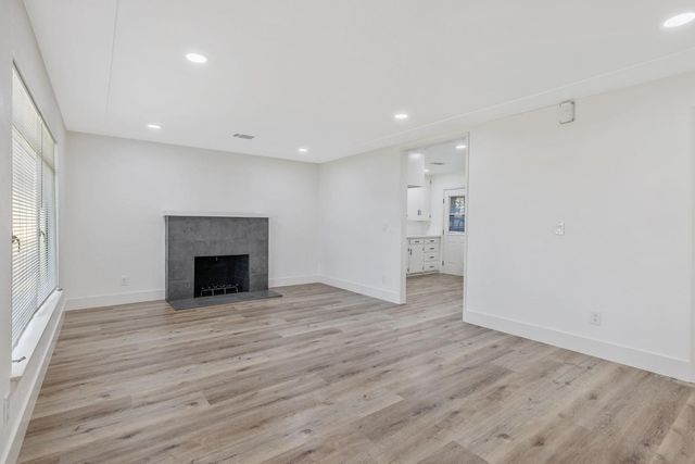 1246 E Buckingham Way, Fresno, CA 93704